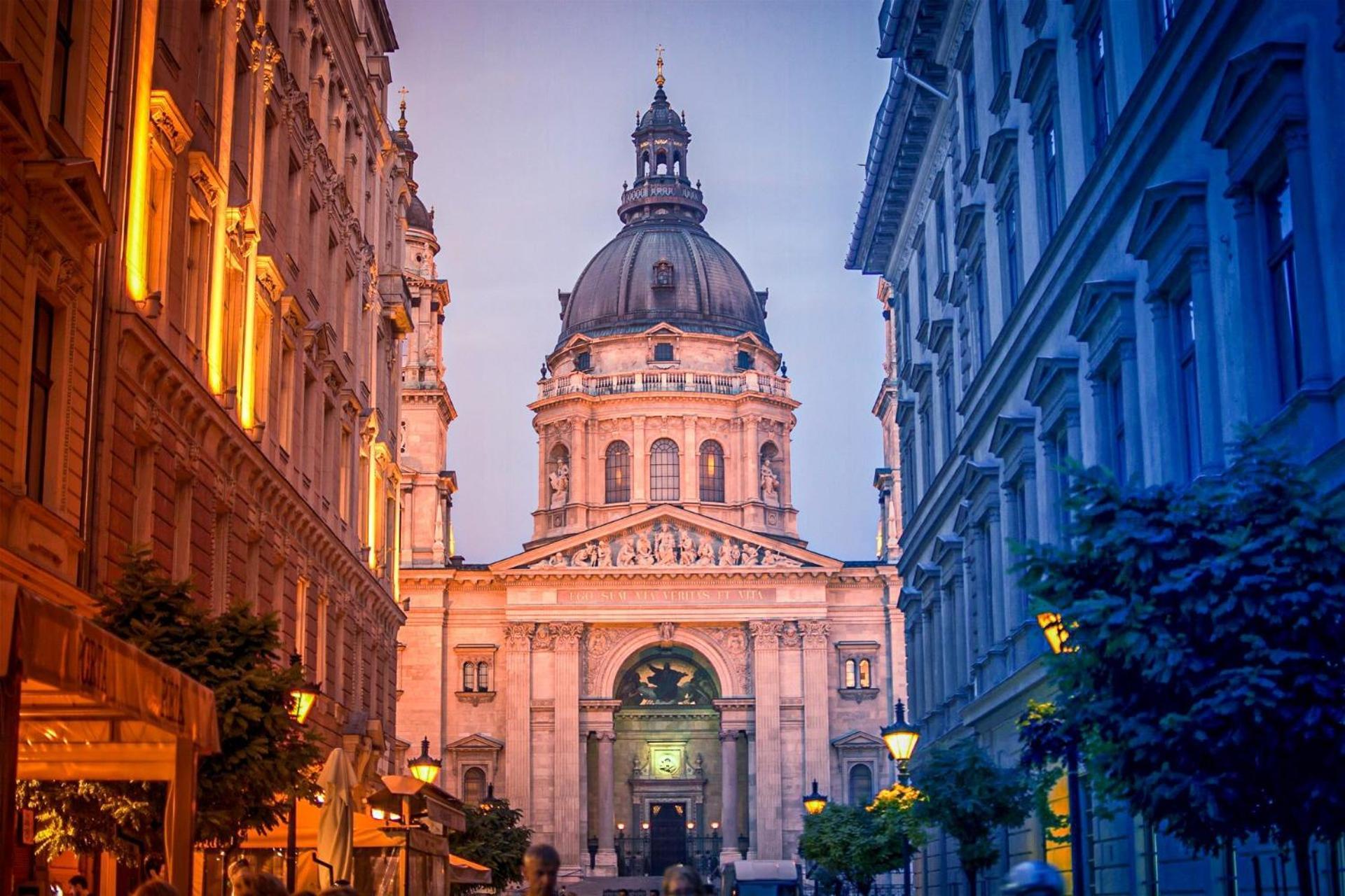 Designer Boutique 2R Walk To Opera House & Basilica Appartement Boedapest Buitenkant foto